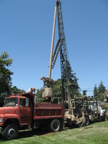 May contain: construction, outdoors, and oilfield