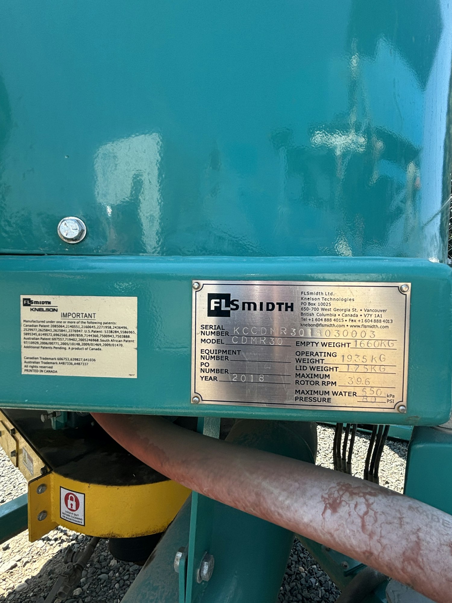 The image shows a machine label with specifications including model, serial number, weights, and year (2018).