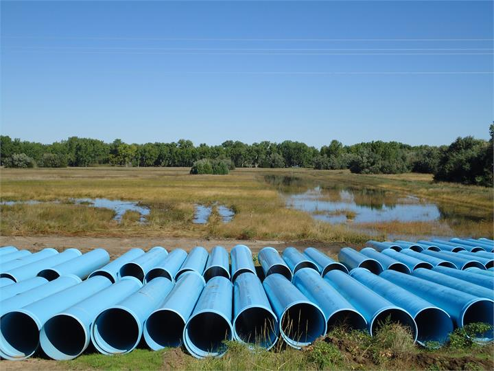 May contain: pipeline