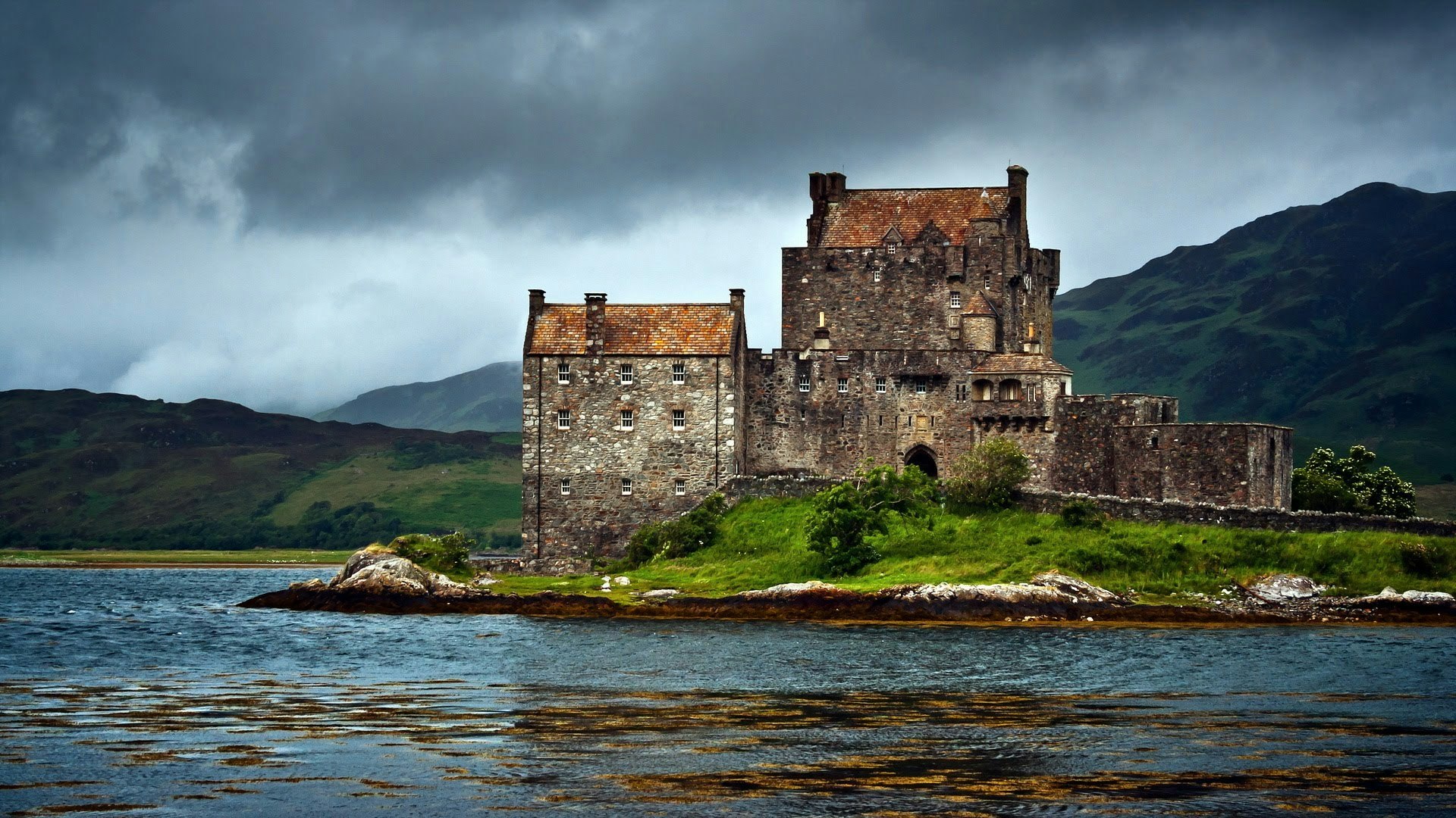 May contain: building, architecture, castle, fort, outdoors, and nature
