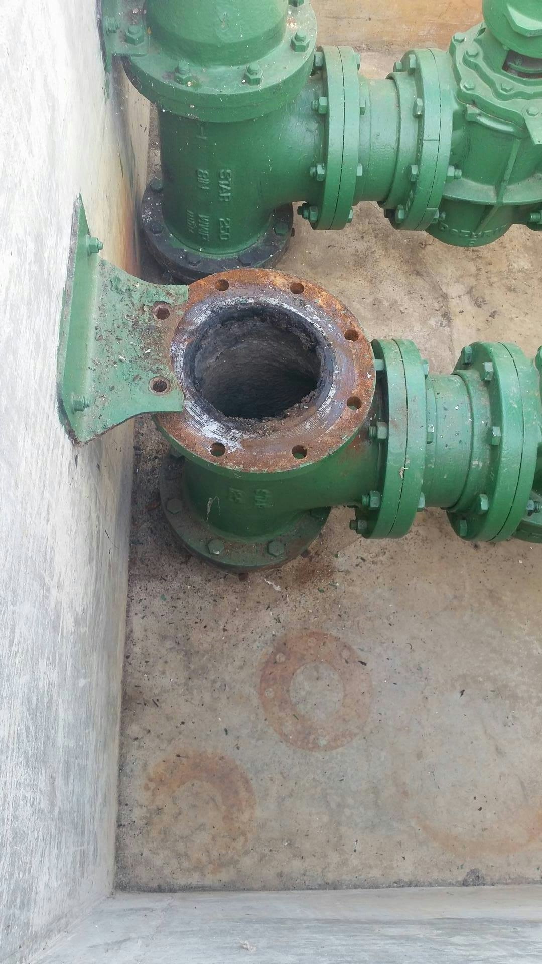 May contain: hydrant and fire hydrant