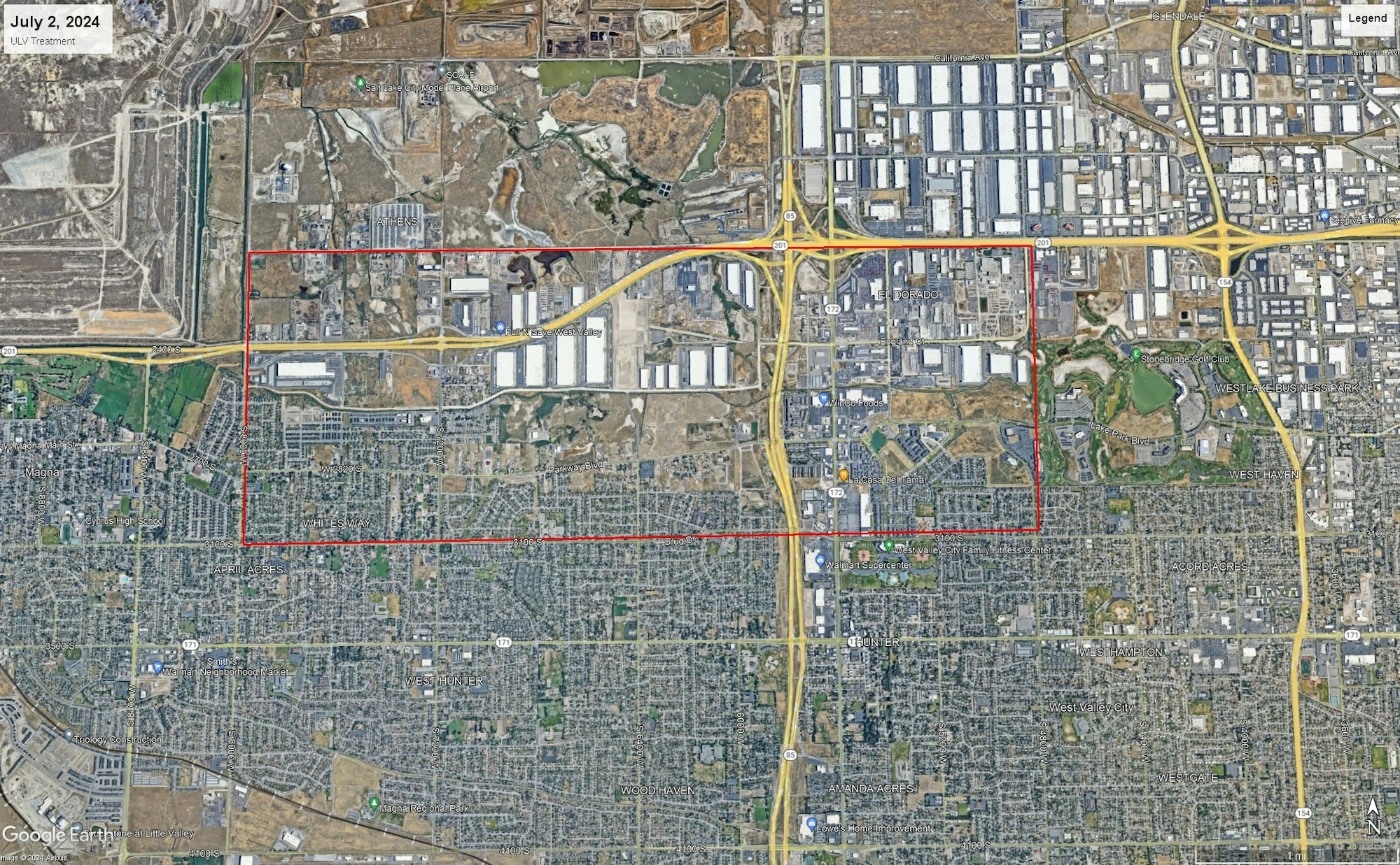 Satellite view of an urban area with industrial and residential zones, marked by a red perimeter.