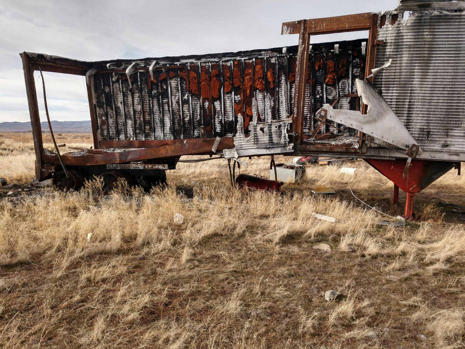 May contain: rust