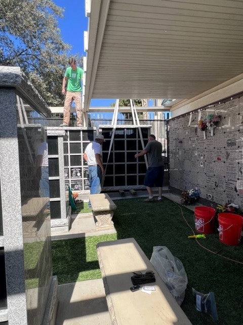 May contain: building