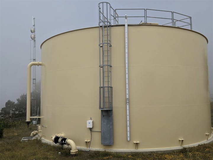 May contain: building