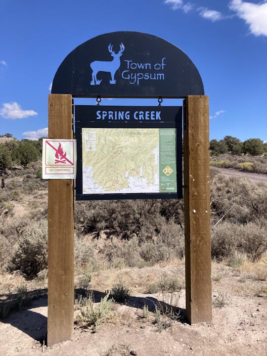 Sign for "Town of Gypsum" at Spring Creek; includes a map and a "No Campfires" warning.