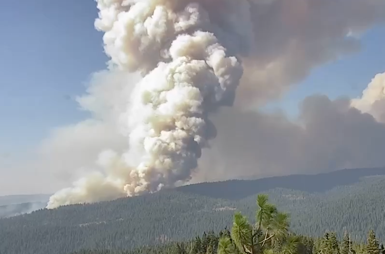 Smoke from the Caldor Fire in El Dorado County