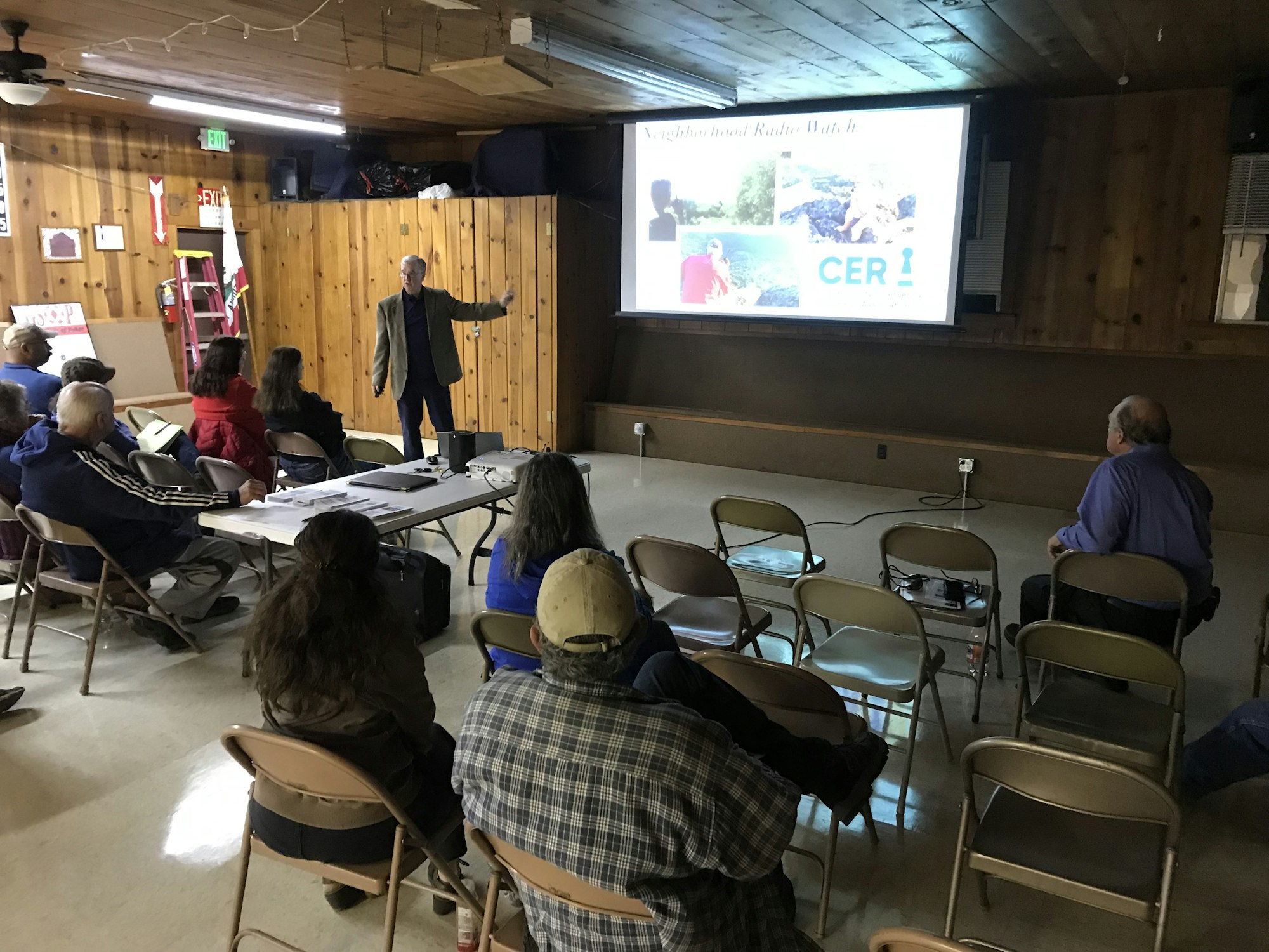 Alan Thompson W6WN hosts a Neighborhood Radio Watch workshop