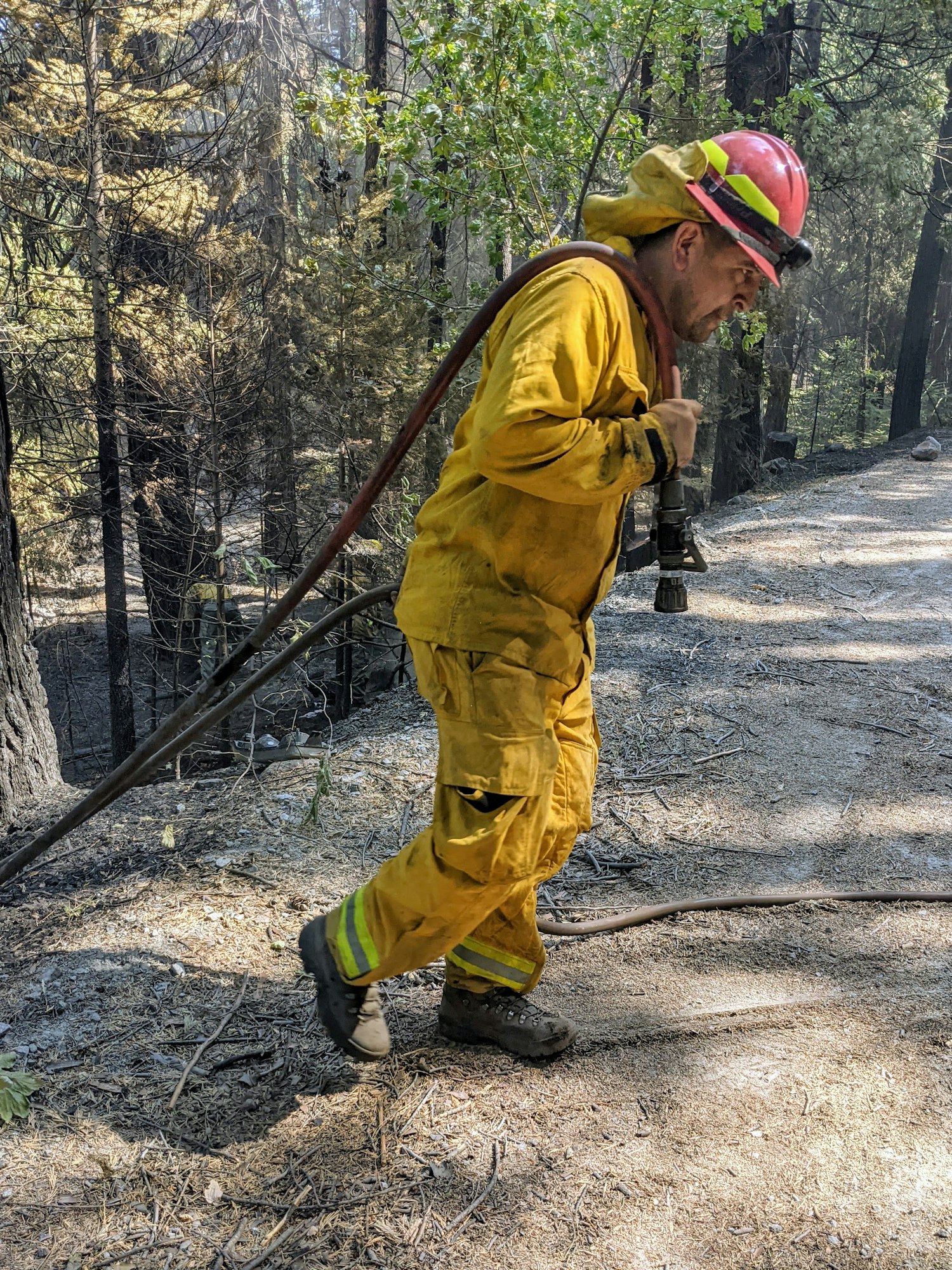 Weary CalFire firefighter on Day 26 of the Caldor Fire (Photo by Doris Wong K0BEE)
