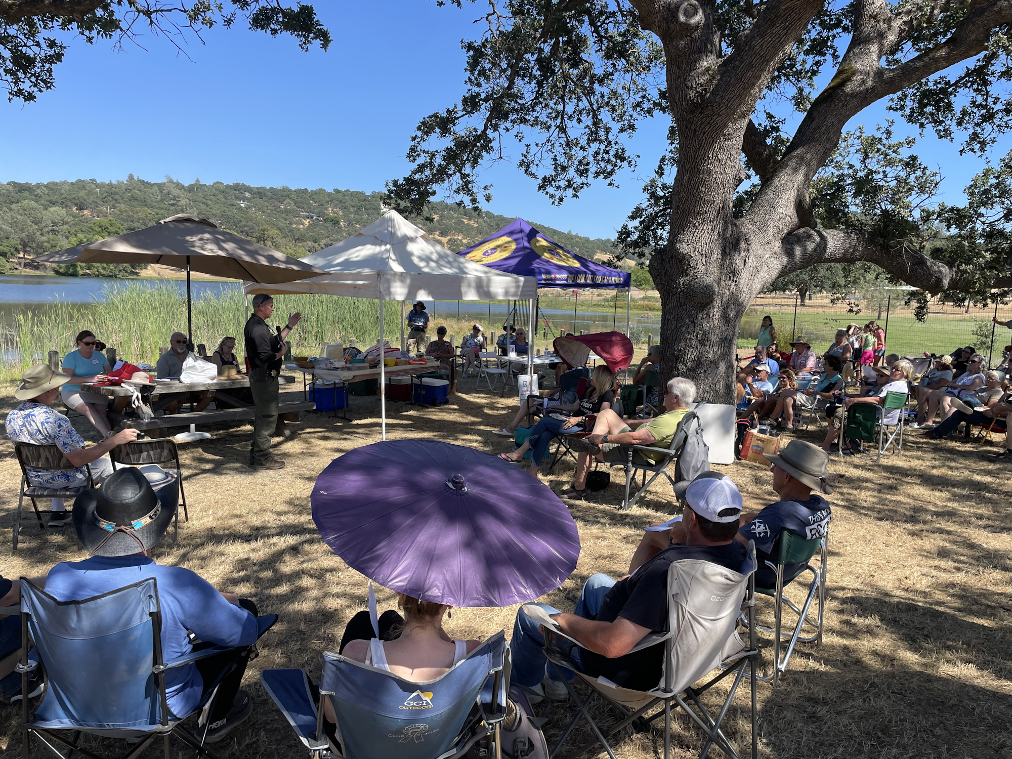 El Dorado County Sheriff’s Office of Emergency Services briefs the Arrowbee community about their 3 evacuation routes, what to expect if there is an evacuation called, how to prepare for an evacuation.