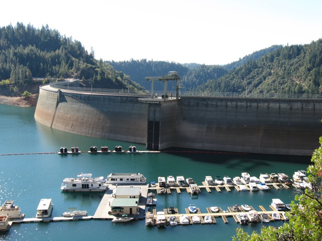 Photo of a damn, water, and boats