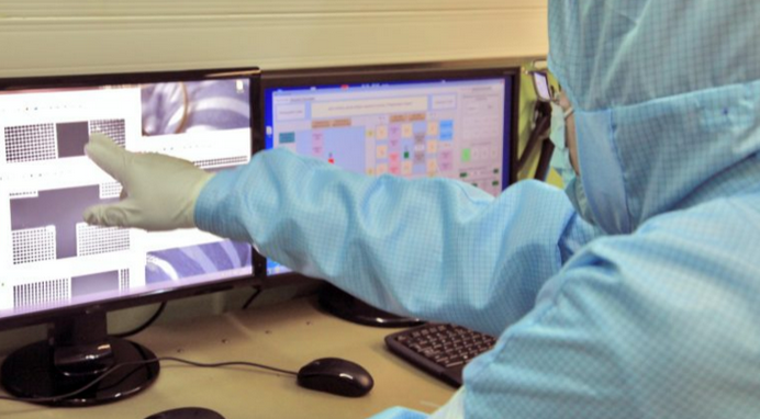 May contain: computer, electronics, pc, hardware, mouse, monitor, screen, display, human, and person