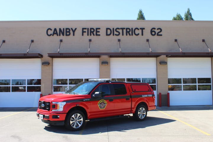 May contain: Command truck, command rig, small fire truck, fire SUV, fire station