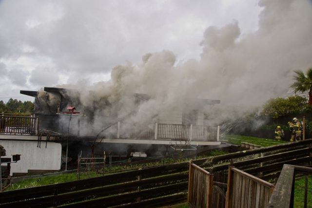Large amount of smoke at a house fire