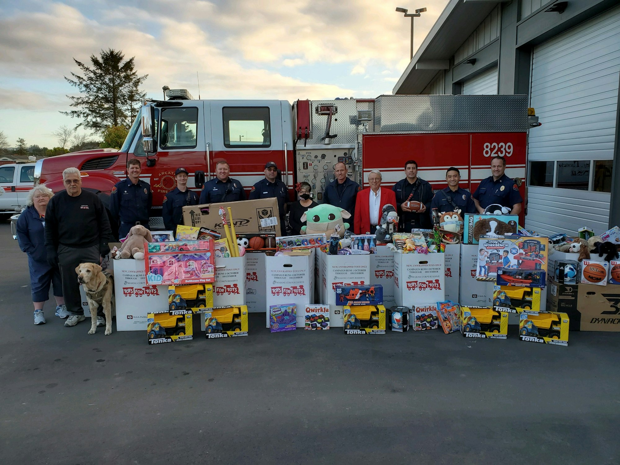 Fire engine with people and firefighter's and a lot of toys