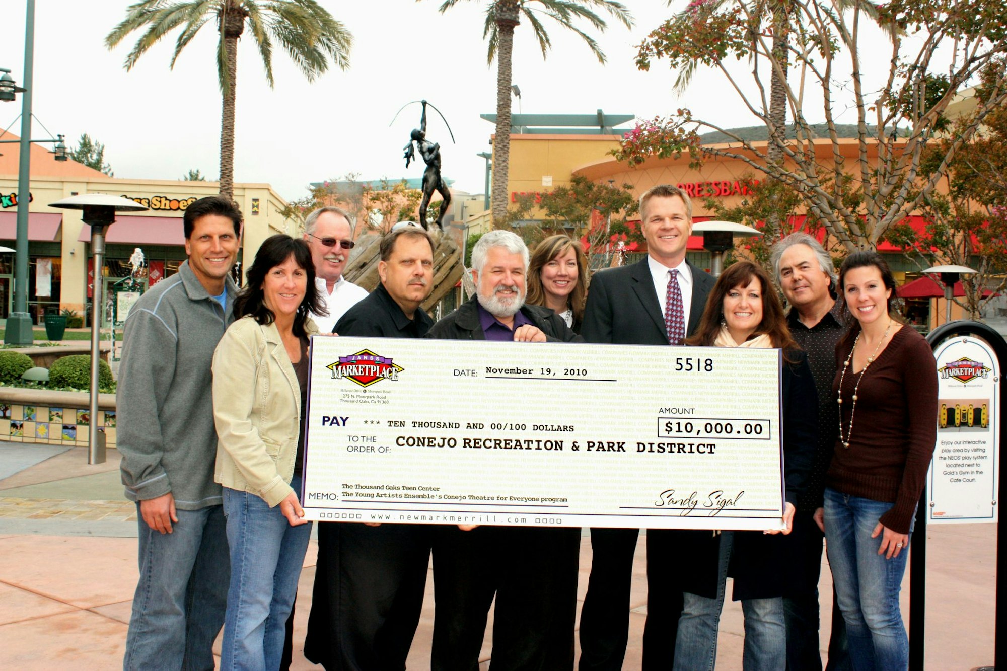 Group of people holding a $10,000 check for Conejo Recreation & Park District.
