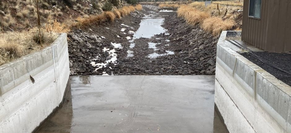 Photo of HAYSTACK RESERVOIR RAMP FLUME construction 4