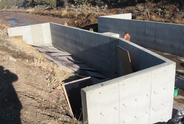 Photo of HAYSTACK RESERVOIR RAMP FLUME construction 37