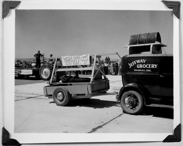 Photo of signage and a grocery vehicle :November 20, 2012 NUID History_034