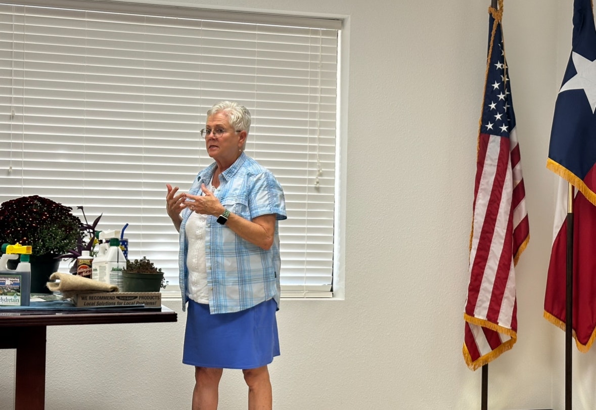 Terri Johansen explains types of drought-tolerance plants to the crowd at the 2024 Rainwater Harvesting Workshop.