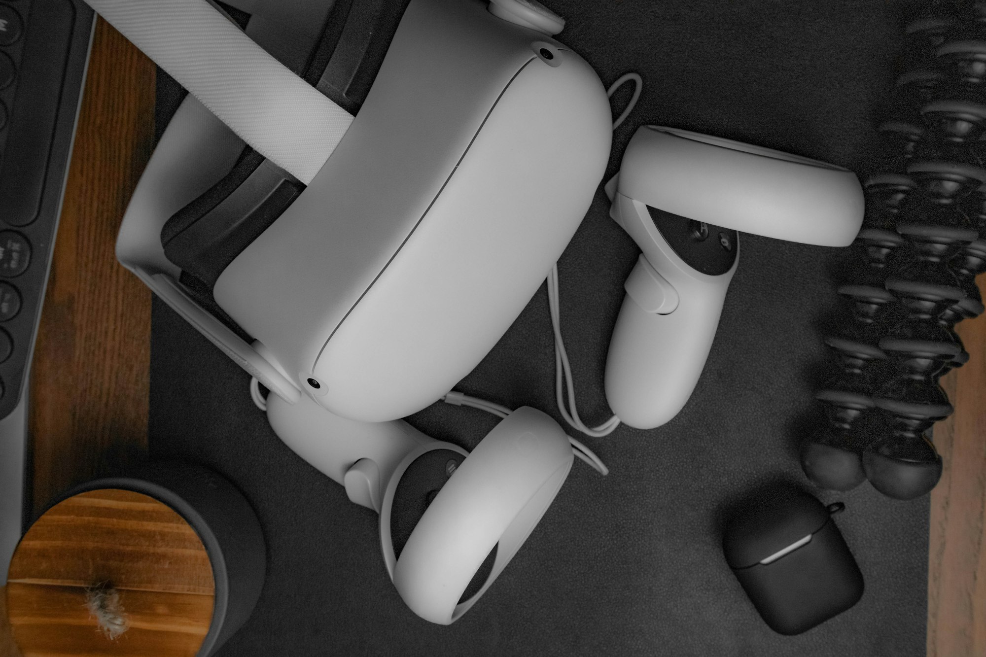 May contain: Oculus headset