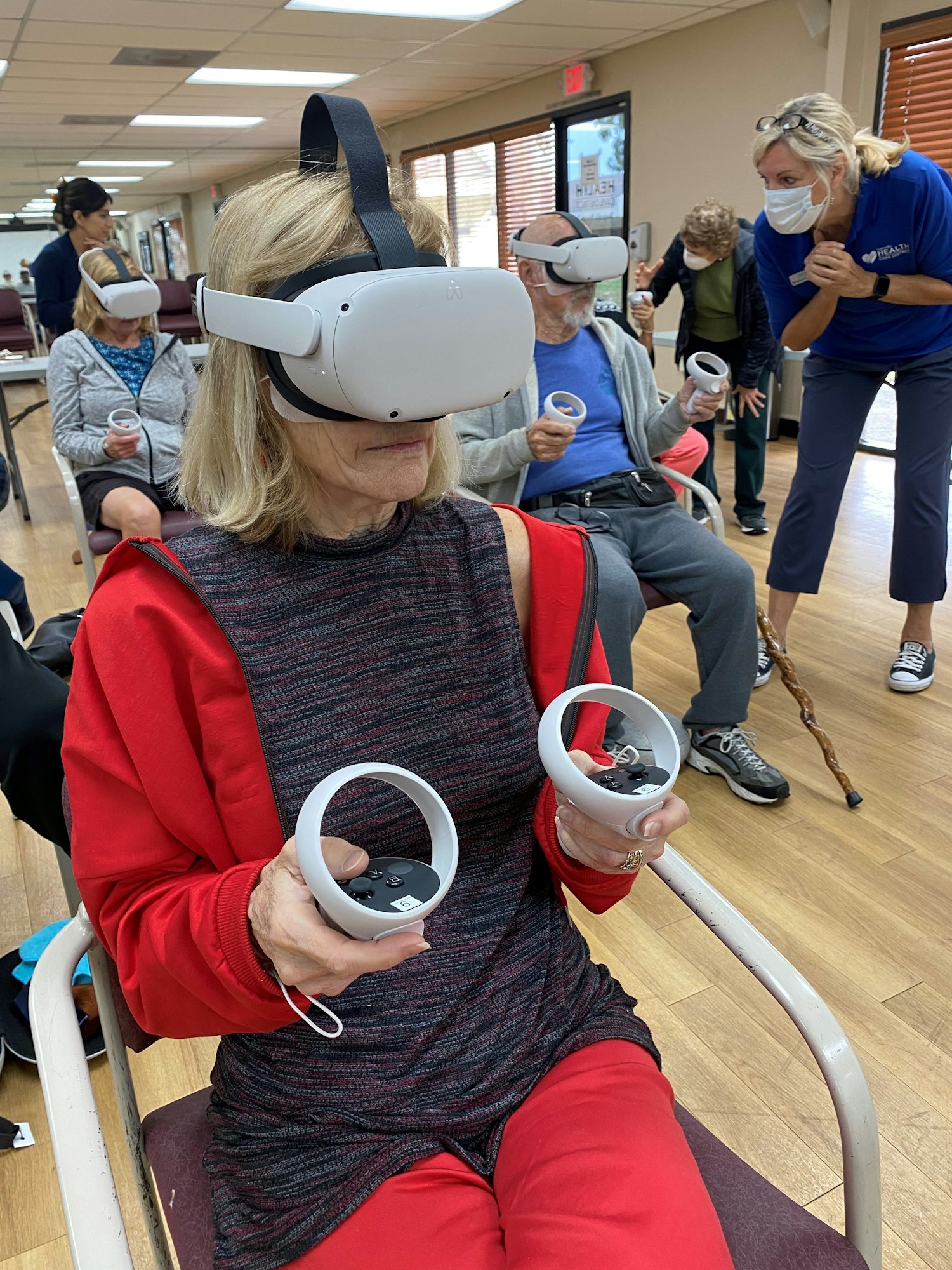 May contain: vr headset
