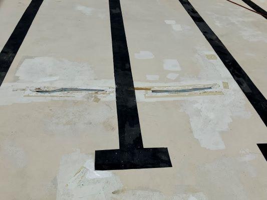 Damage of the pool liner in empty pool