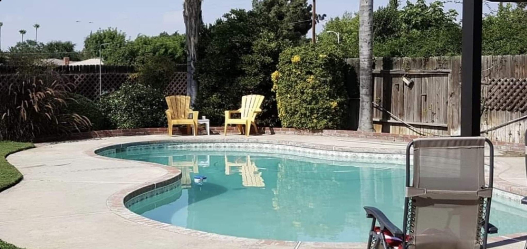 May contain: pool and water