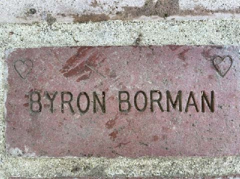 May contain: brick