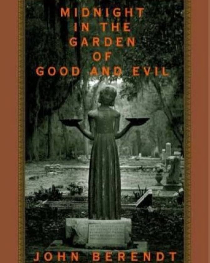 Cover of "Midnight in the Garden of Good and Evil" by John Berendt, featuring a statue in a garden.