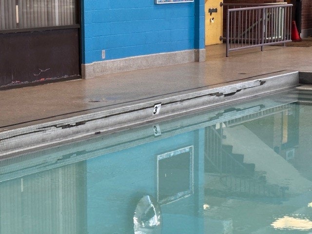 Cracking along the edge of the pool