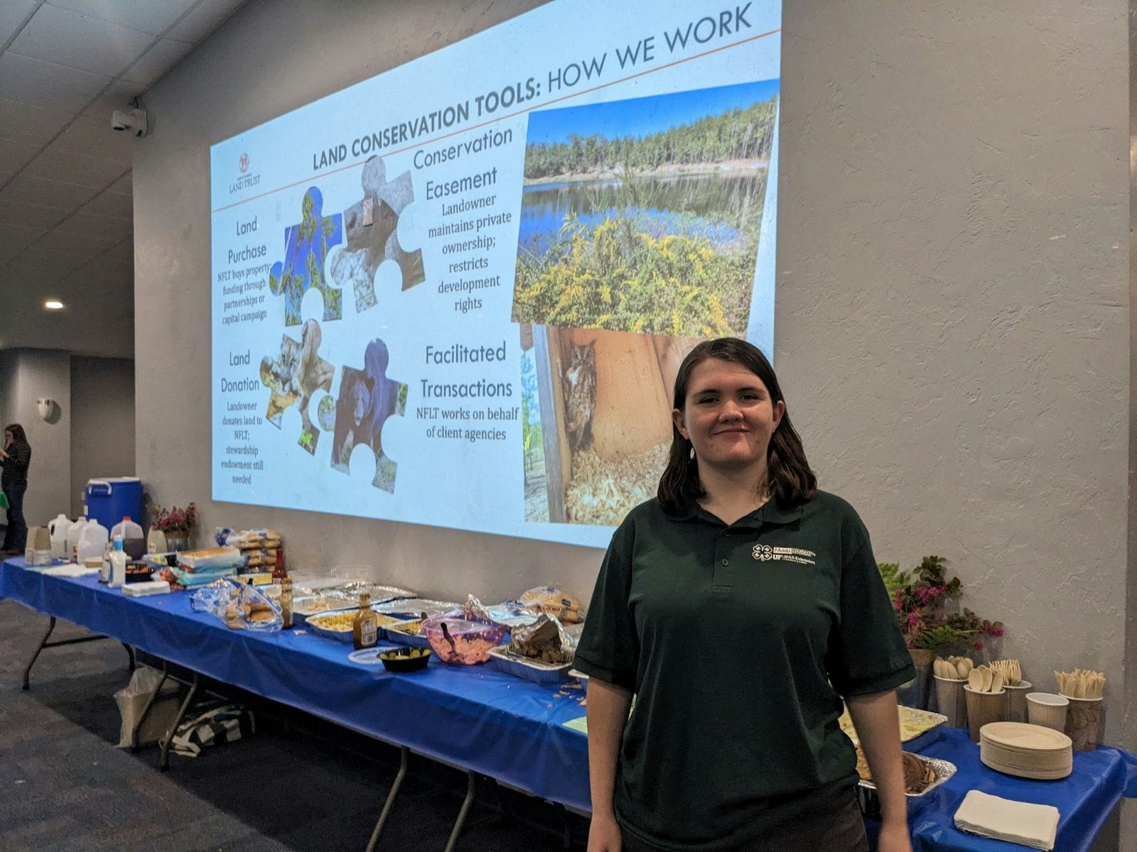 Rachel Regina, a youth member from UF/IFAS Extension Clay County, helped introduce and set up the program.