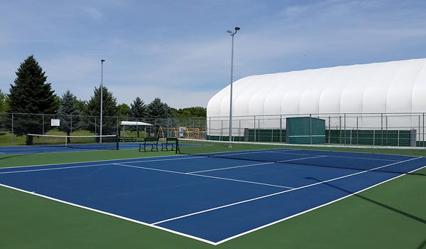 Photo of a tennis court