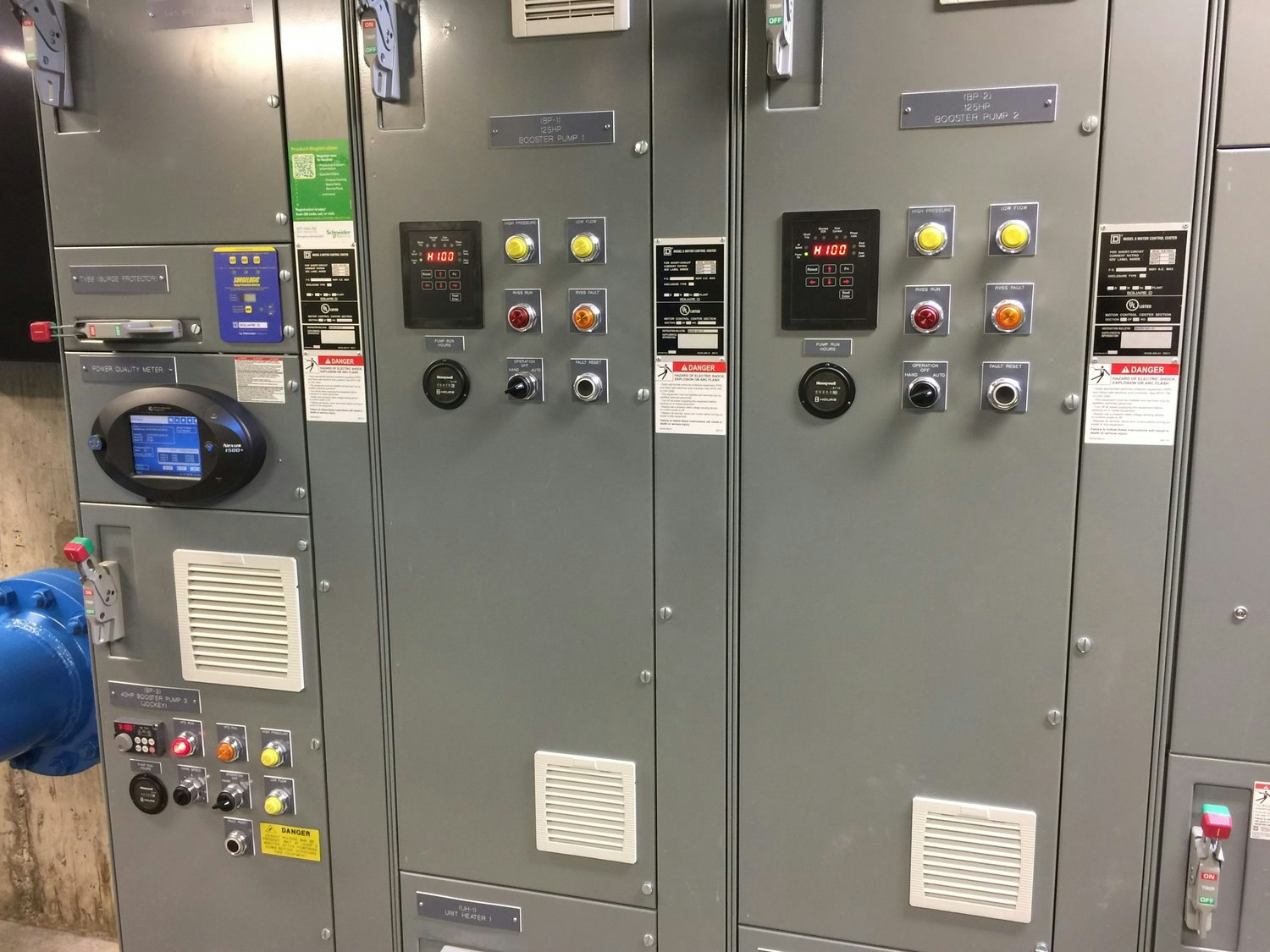 May contain: electrical device and switch