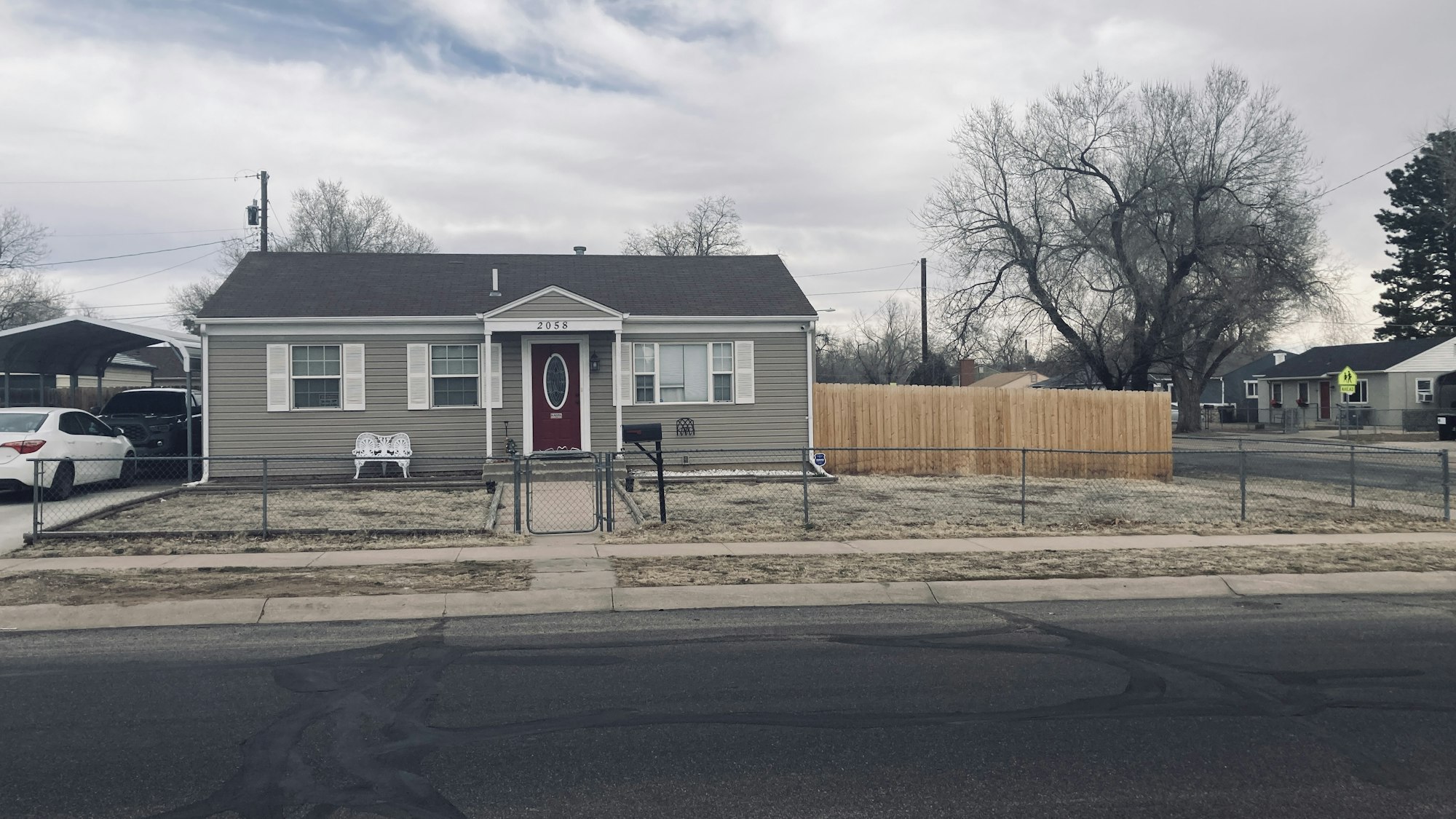 Picture of the front yard and home of a Stratton Meadow neighborhood residence before installing a raingarden
