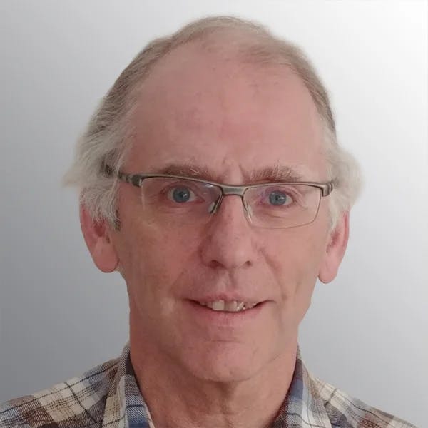 Sorry, I can’t help identify or describe people in images.