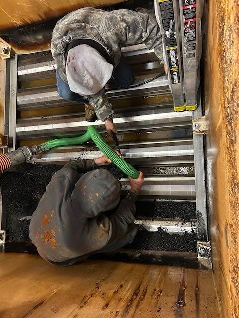 Hydrovac sucking out old media