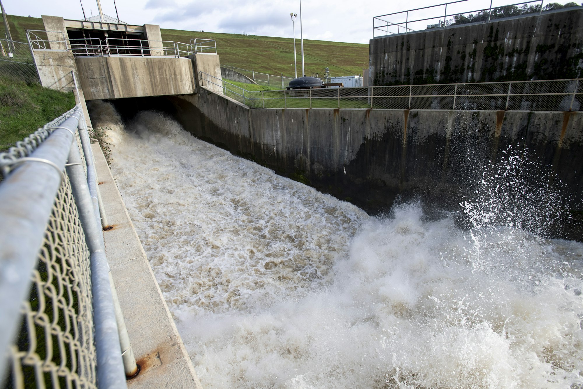 May conCoyote Valley Dam flood release, Jan 16, 2023, by Kenneth James (DWR)tain: outdoors, water, and person