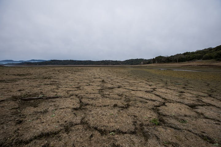 1-26-21 Lake Mendocino cracked surface. By Bobby Cochran Photography