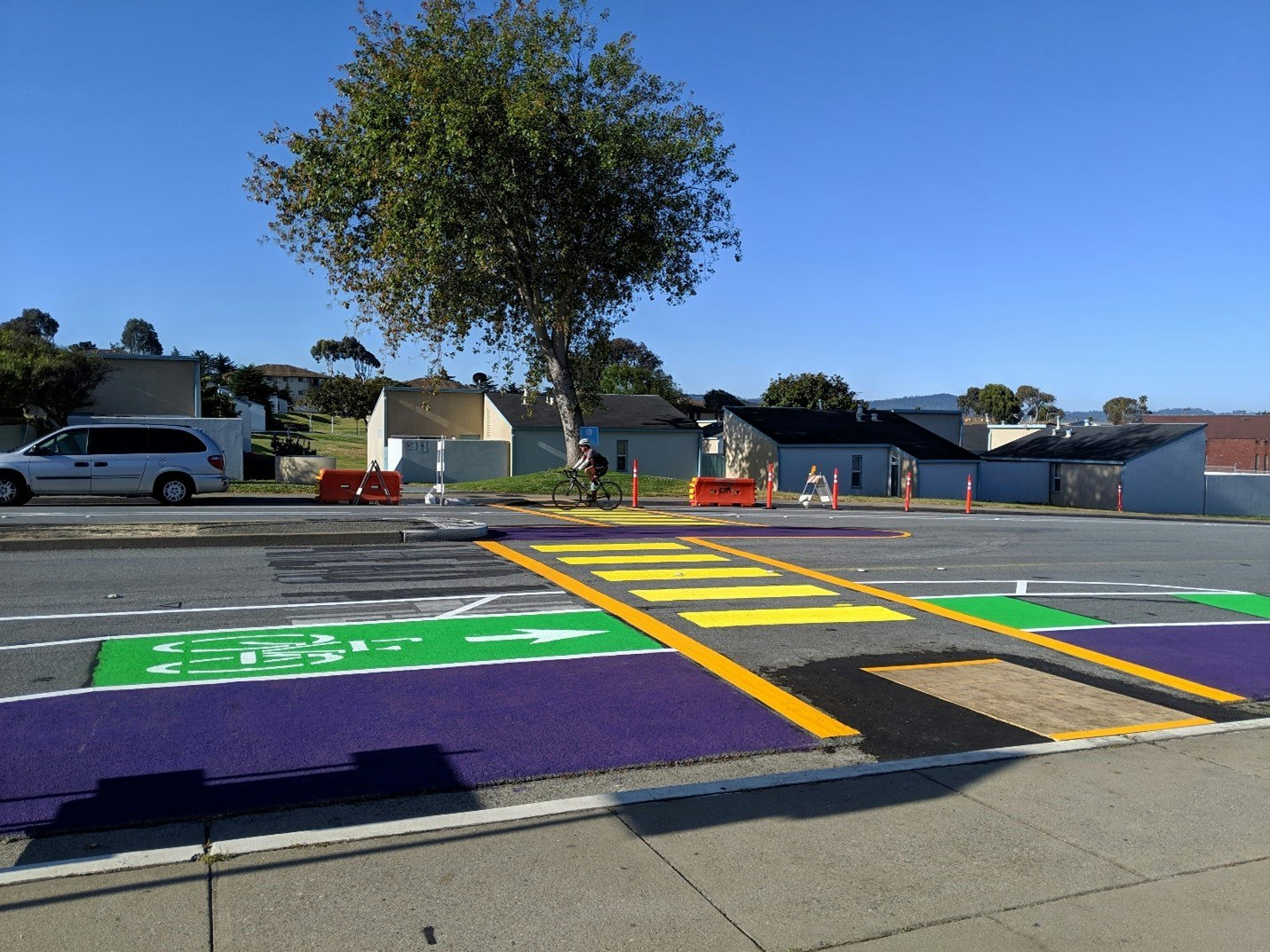 Photo of pedestrian crossing and painted bike lane