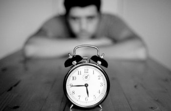 May contain: clock and alarm clock