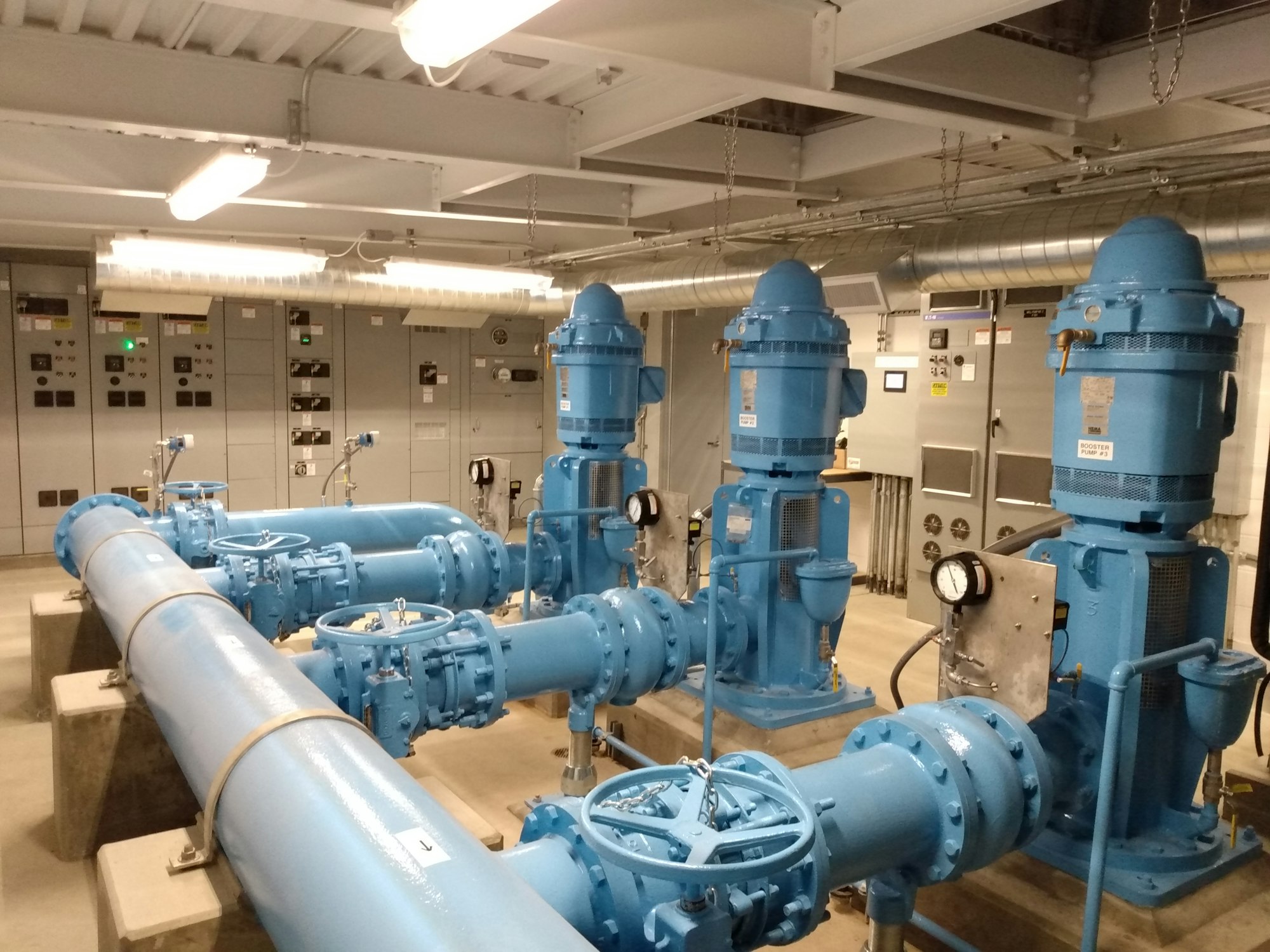 May contain: machine