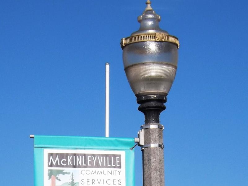 May contain: lamp and lamp post