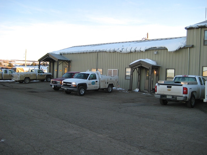 May contain: transportation, truck, vehicle, license plate, pickup truck, machine, wheel, and car