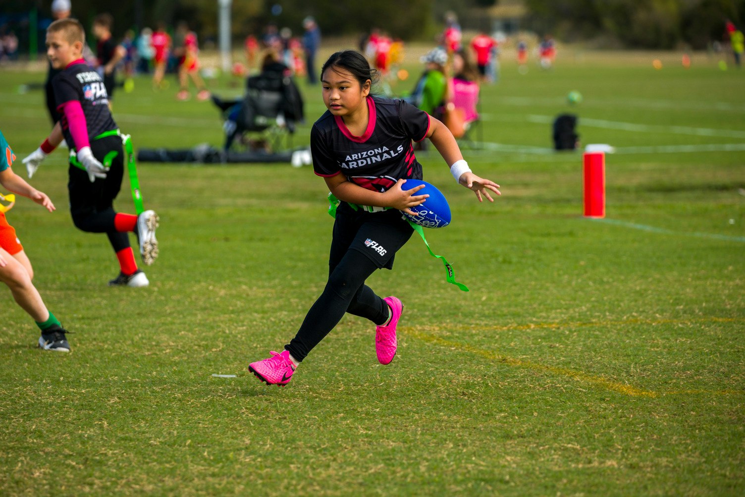 May contain: person, human, american football, people, football, team sport, sport, team, sports, clothing, and apparel