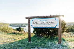 A welcome sign for Lake Mackenzie, inviting visitors to enjoy the beauty of the area.