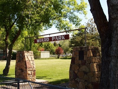 The Wiard Park facility features a playground, covered picnic area for groups up to 200 people, gazebo for groups up to 25 people, restrooms, playground, splash pad water play, basketball, sand volleyball, horseshoe pits, softball, and open space. The Wiard Park facility is also the site of Park District Headquarters.