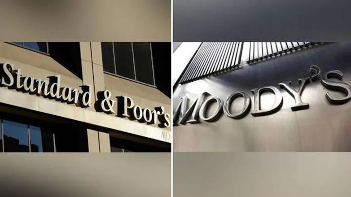 The image shows the logos of Standard & Poor's and Moody's, two major credit rating agencies.