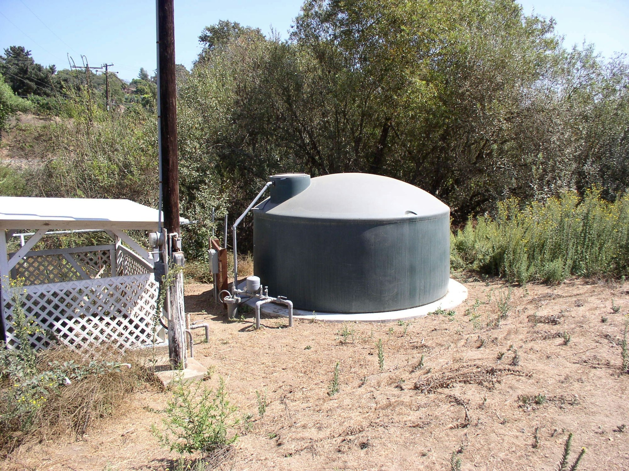May contain: jacuzzi, hot tub, tub, building, and architecture