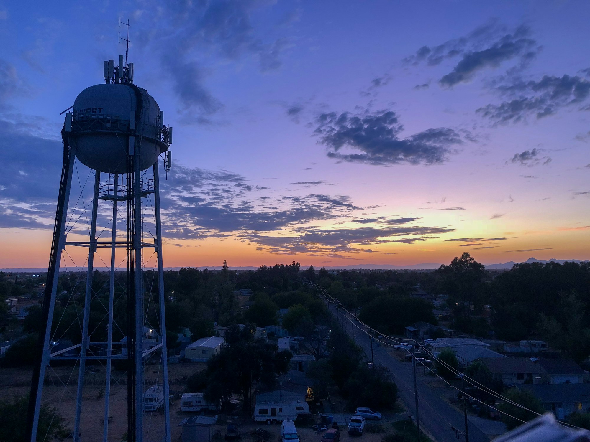 May contain: water tower